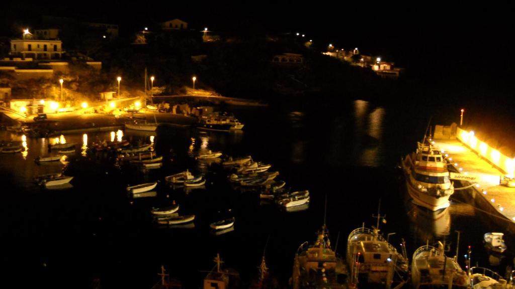 Appartement Le Terrazze Sul Mare à Isola di Ustica Extérieur photo